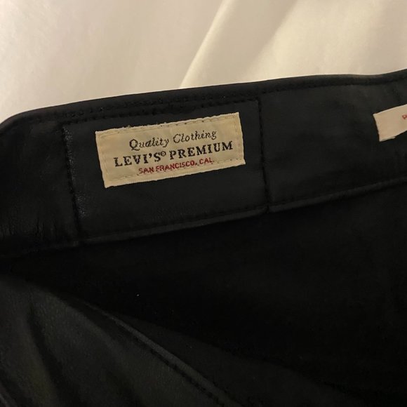 Levi's Faux Leather Ribcage Straight Jeans - Picture 5 of 7